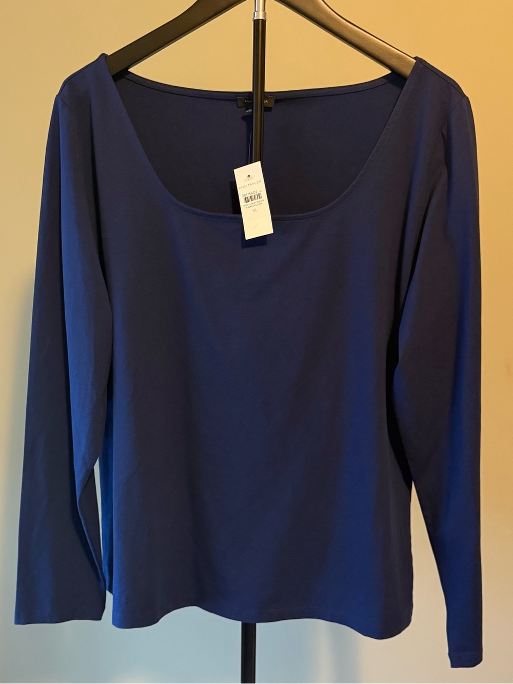NWT ANN TAYLOR Scoop Neck Long Sleeve Tee in Blue Sz XL (20" P2P)